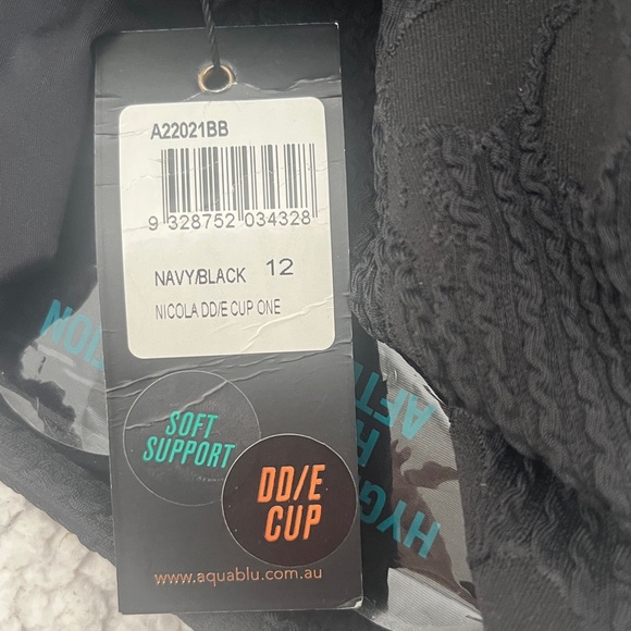 New Aqua Blu  Black Textured One-Piece Swimsuit with Decorative Buckle size 12 - Picture 11 of 12